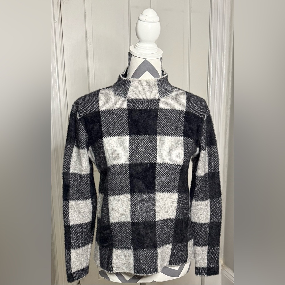 Peyton Primrose Sweater Women’s Size M Black And White Buffalo Plaid Fuzzy